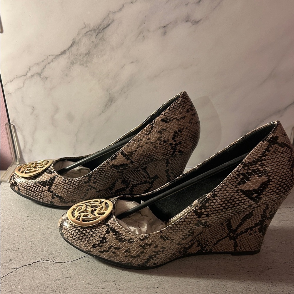 Fioni Snakeskin Patterned Wedge Women's Shoes - Picture 2 of 5